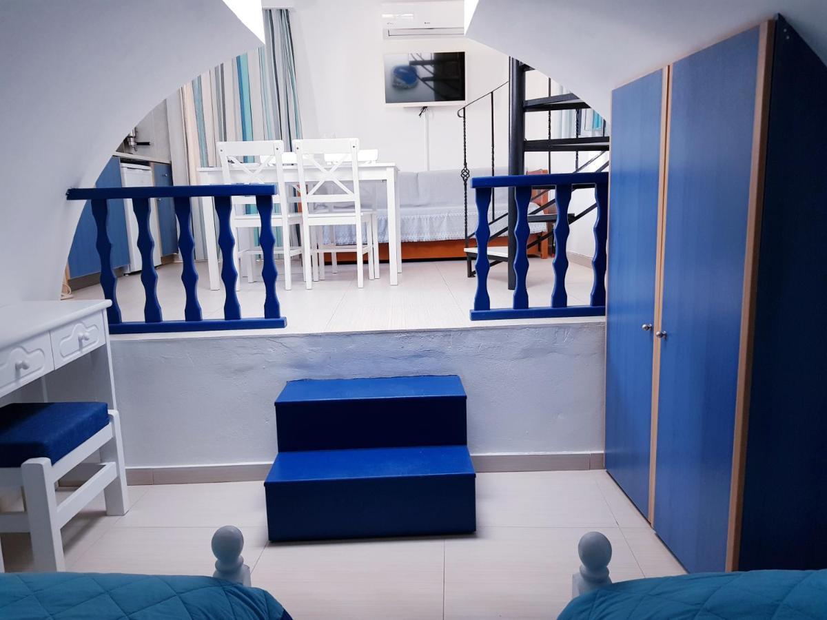 White & Blue Apartment เปริโวลอส ภายนอก รูปภาพ