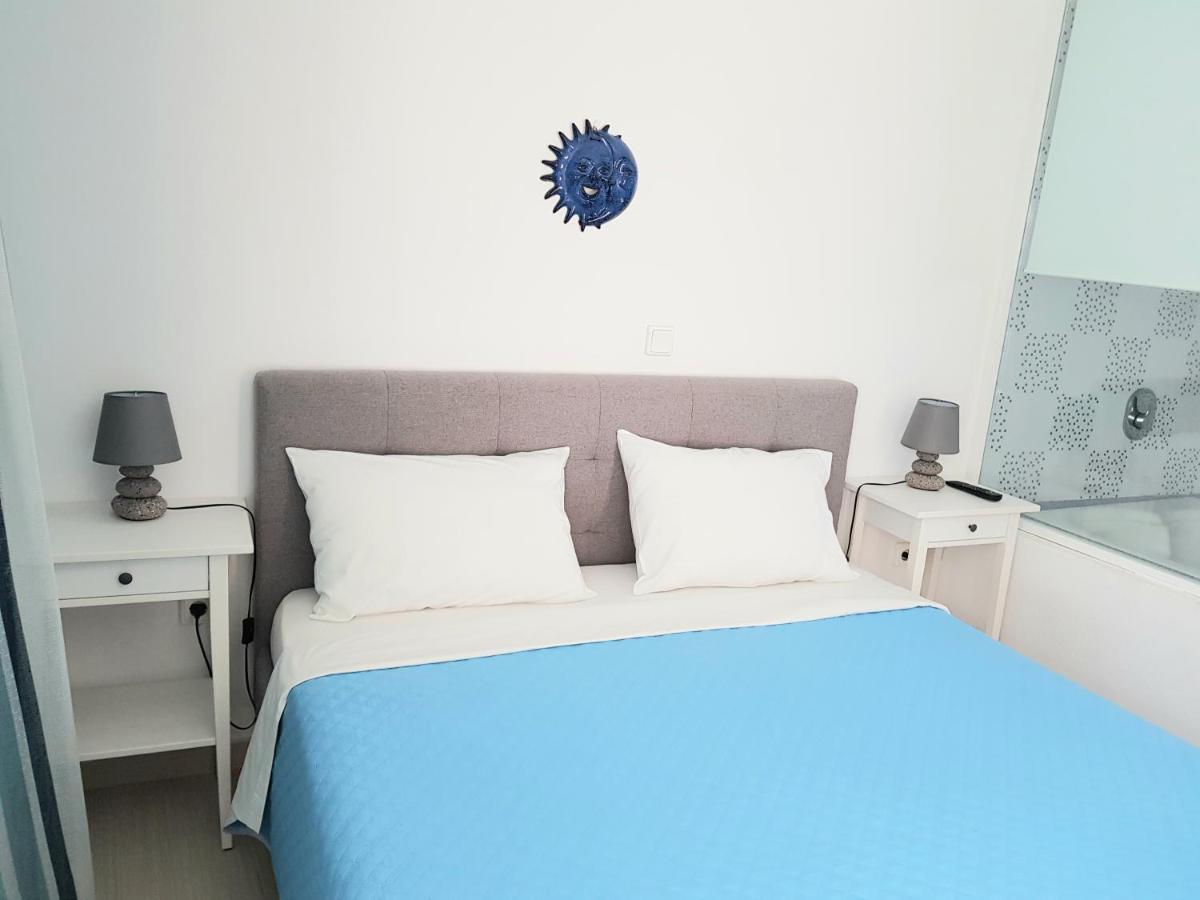 White & Blue Apartment เปริโวลอส ภายนอก รูปภาพ