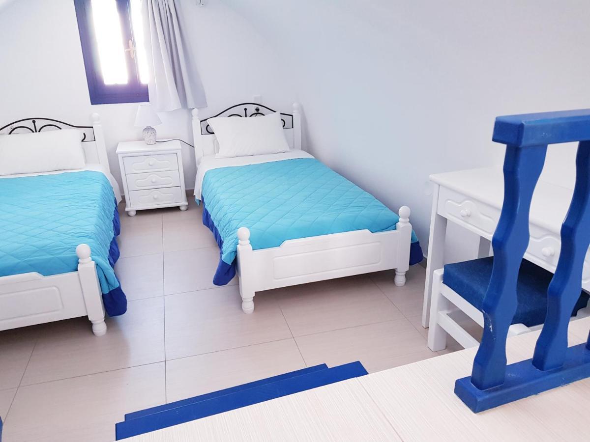 White & Blue Apartment เปริโวลอส ภายนอก รูปภาพ
