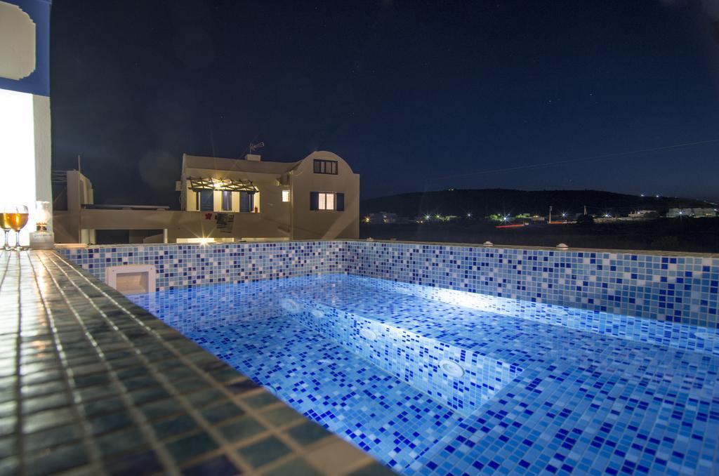 White & Blue Apartment เปริโวลอส ภายนอก รูปภาพ