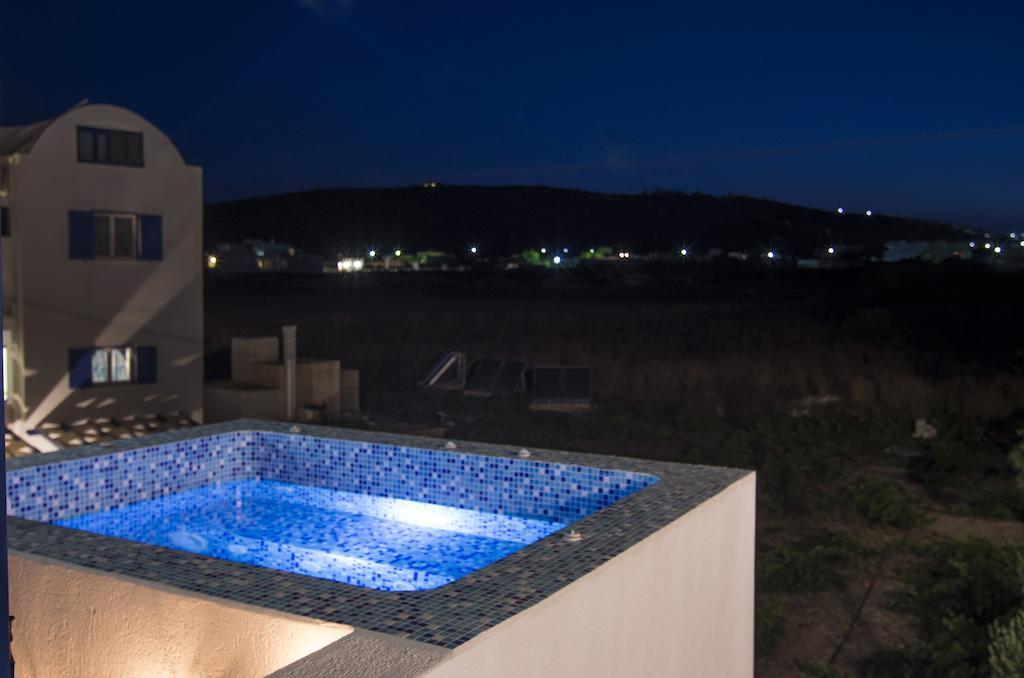 White & Blue Apartment เปริโวลอส ภายนอก รูปภาพ