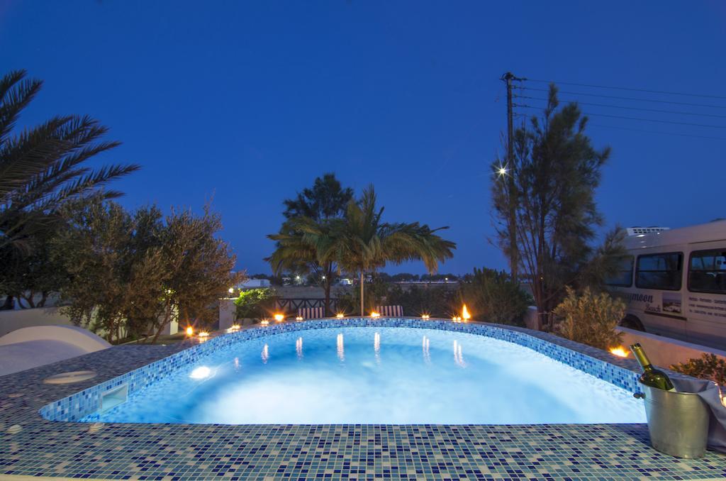 White & Blue Apartment เปริโวลอส ภายนอก รูปภาพ